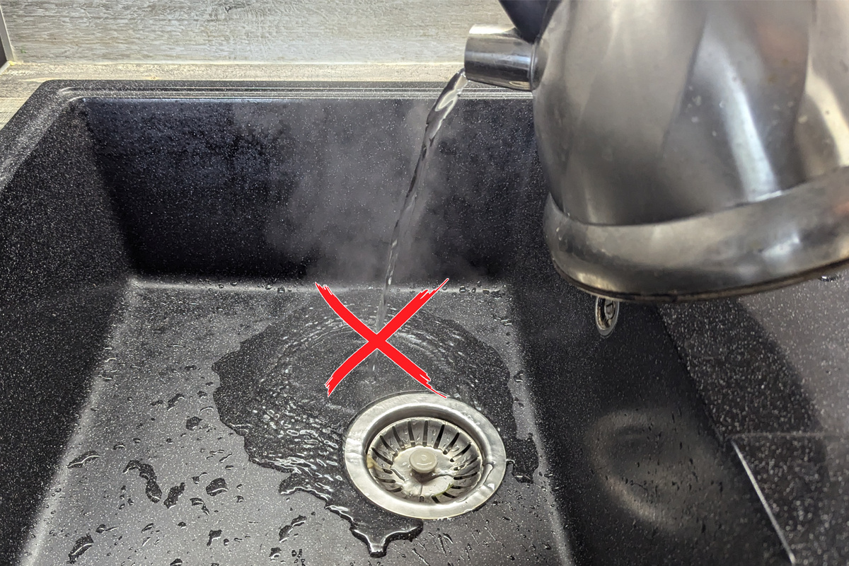 Кипяток в раковину