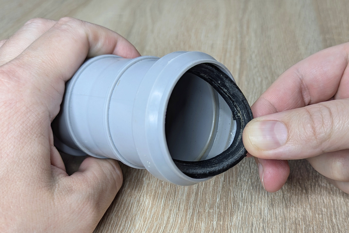 Уплотнительное кольцо канализационной трубы