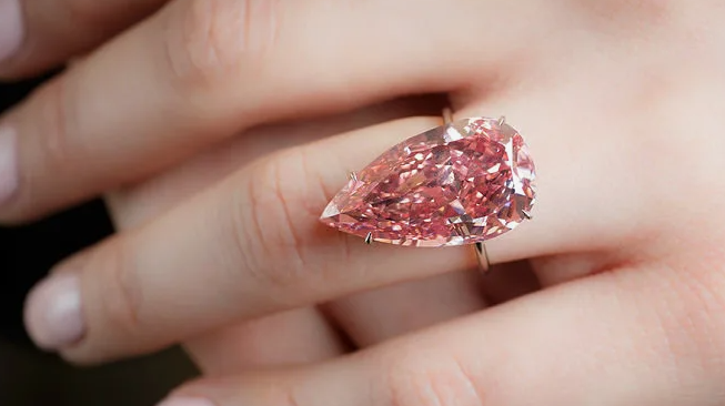 Легенды мировых аукционов: украшения, проданные за десятки миллионов долларов