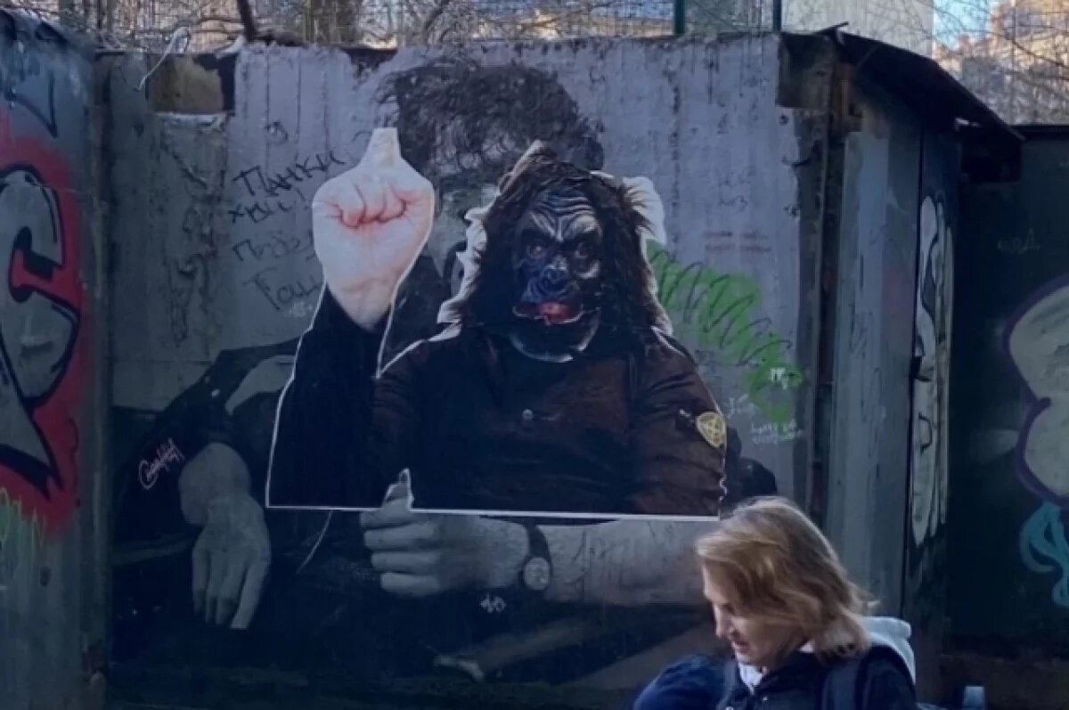    Галанин назвал сумасшедшими фанатов Техника, испортивших памятные стены Цоя