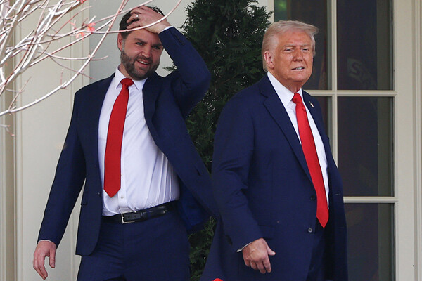 Джей Ди Вэнс и Дональд Трамп / Evelyn Hockstein/Reuters  