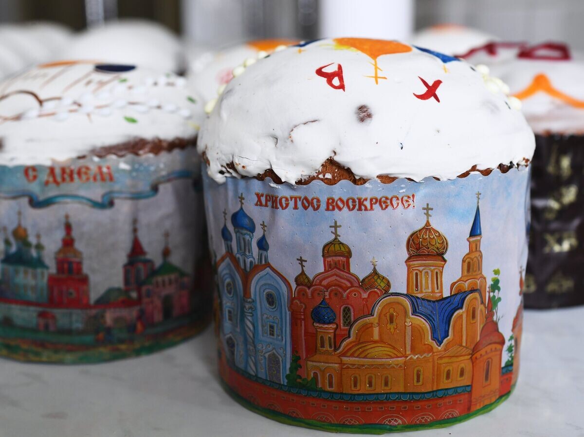    Свежеиспеченные куличи, приготовленные в пекарне Троице-Сергиевой Лавре в городе Сергиев-Посад© РИА Новости / Сергей Пятаков