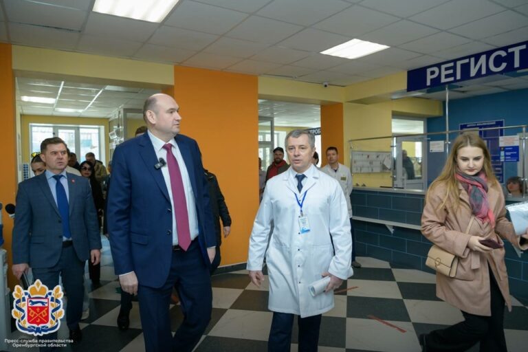    Евгений Солнцев посетил в Гае школу и городскую больницу Белов Михаил Александрович