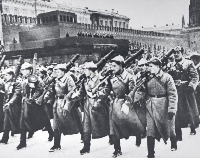 Военный парад на Красной площади в Москве 7 ноября 1941 года