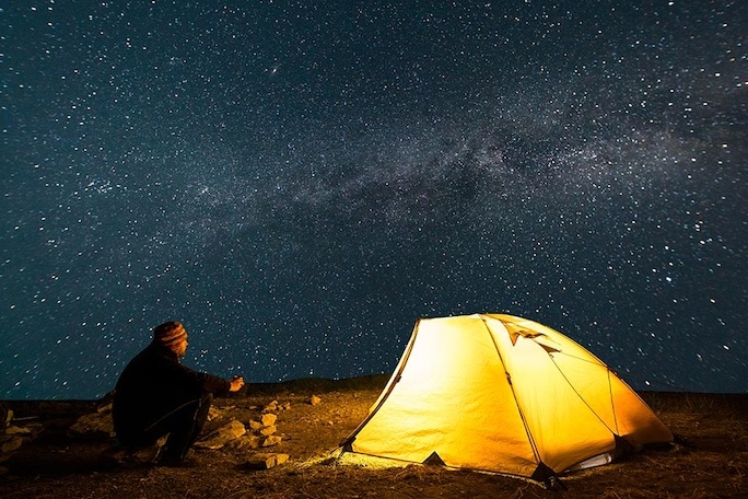 Выбирайте для съемок место с минимальным количеством уличных фонарей