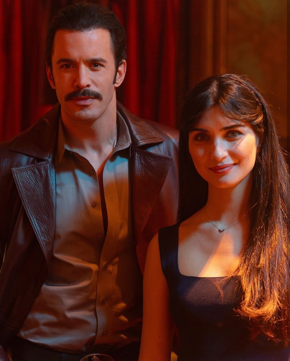 Барыш Ардуч и Туба Бюйюкюстюн на съемках фильма "Мистер Террор" (Dehşet Bey)