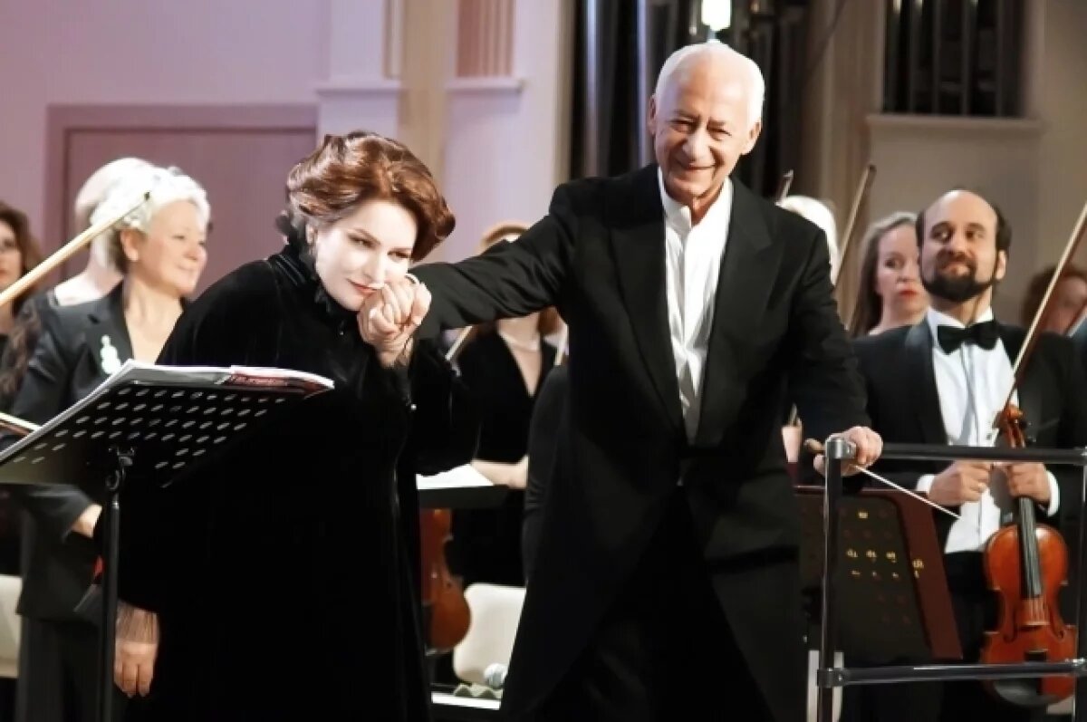    Творческое содружество маэстро Владимира Спивакова и выдающейся певицы Хиблы Герзмавы началось много лет назад.