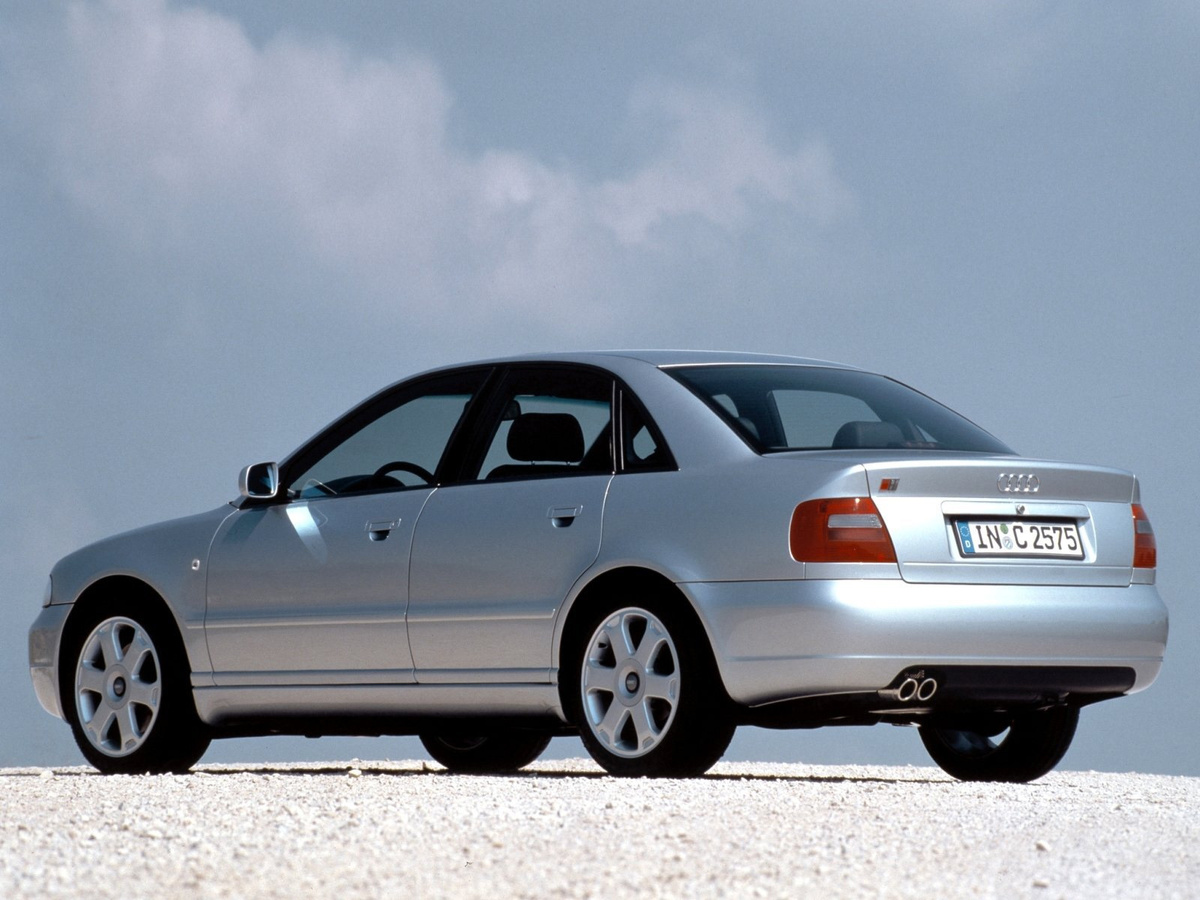 AUDI A4 B5.