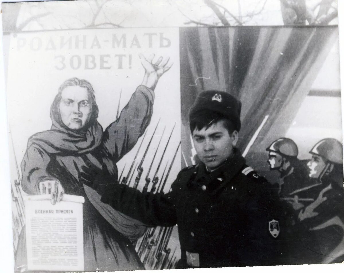 Автор в той самой шинели...