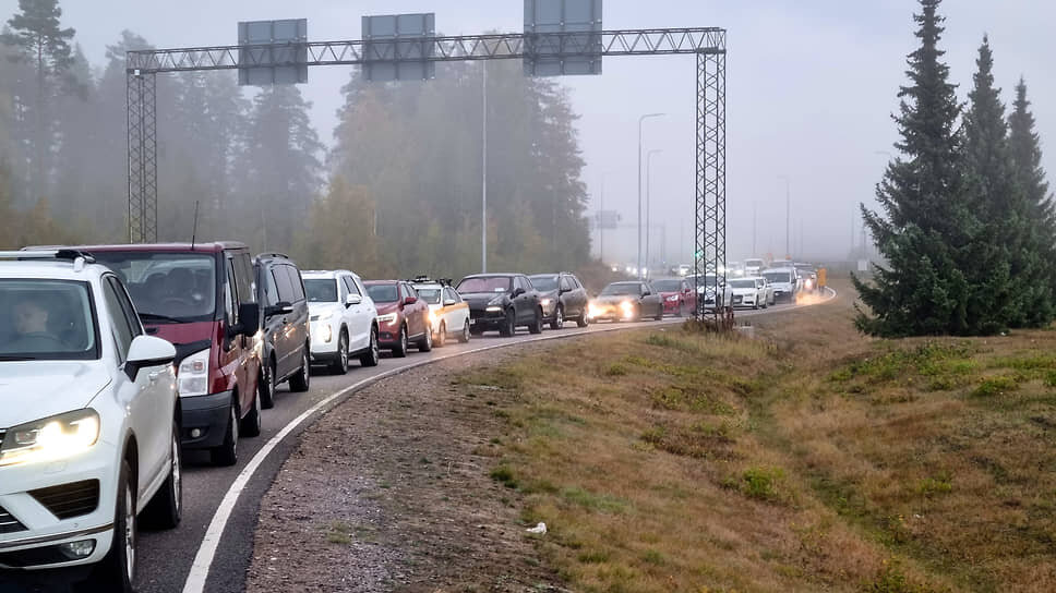 Пункт пропуска на границе Финляндии и России. Очередь автомобилей на въезд в Финляндию. Сентябрь 2022 года..📷Фото: Александр Чиженок / Коммерсантъ