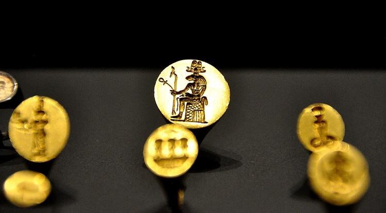 Кольцо-печать из сокровищницы нубийской царицы Аманишакете, пирамида N6, Мероэ, современный северный Судан. Мероитский период, около 1 года н. э. (Государственный музей египетского искусства, Мюнхен, Германия). Источник: https://www.worldhistory.org