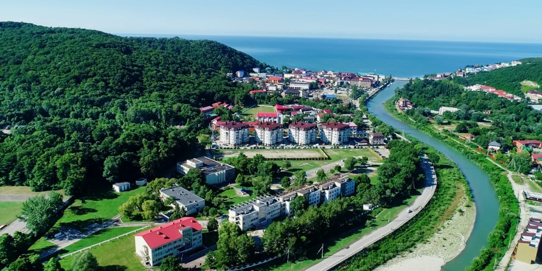 Новомихайловский — посёлок на море. Едем в место, где расположен "Орлёнок"