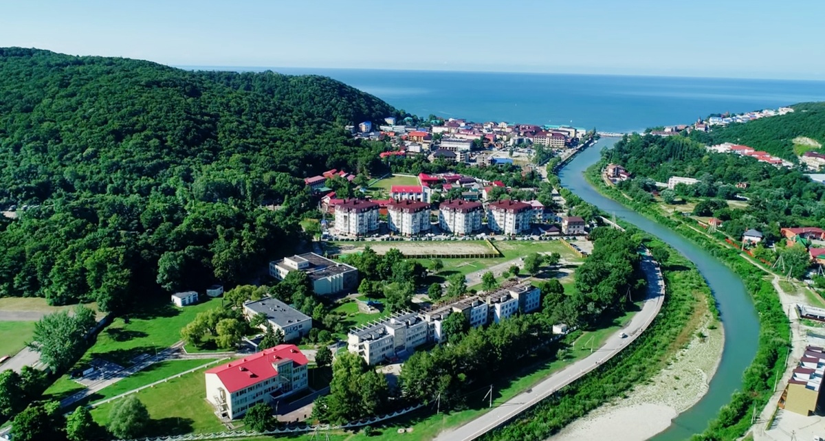 Новомихайловский. Красиво ведь?