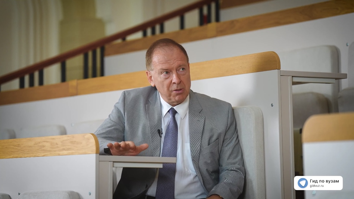 Декан юридического факультета, Сергевнин Сергей Львович. СМИ «Гид по вузам».