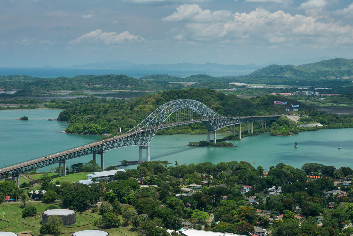 Впервые за строительство канала взялась французская компания под названием «Всеобщая компания межокеанского канала», которая ранее построила Суэцкий канал. Но к работам так и не приступили: фирма набрала займов на строительство и обанкротилась в 1881 году. Фото: Shutterstock