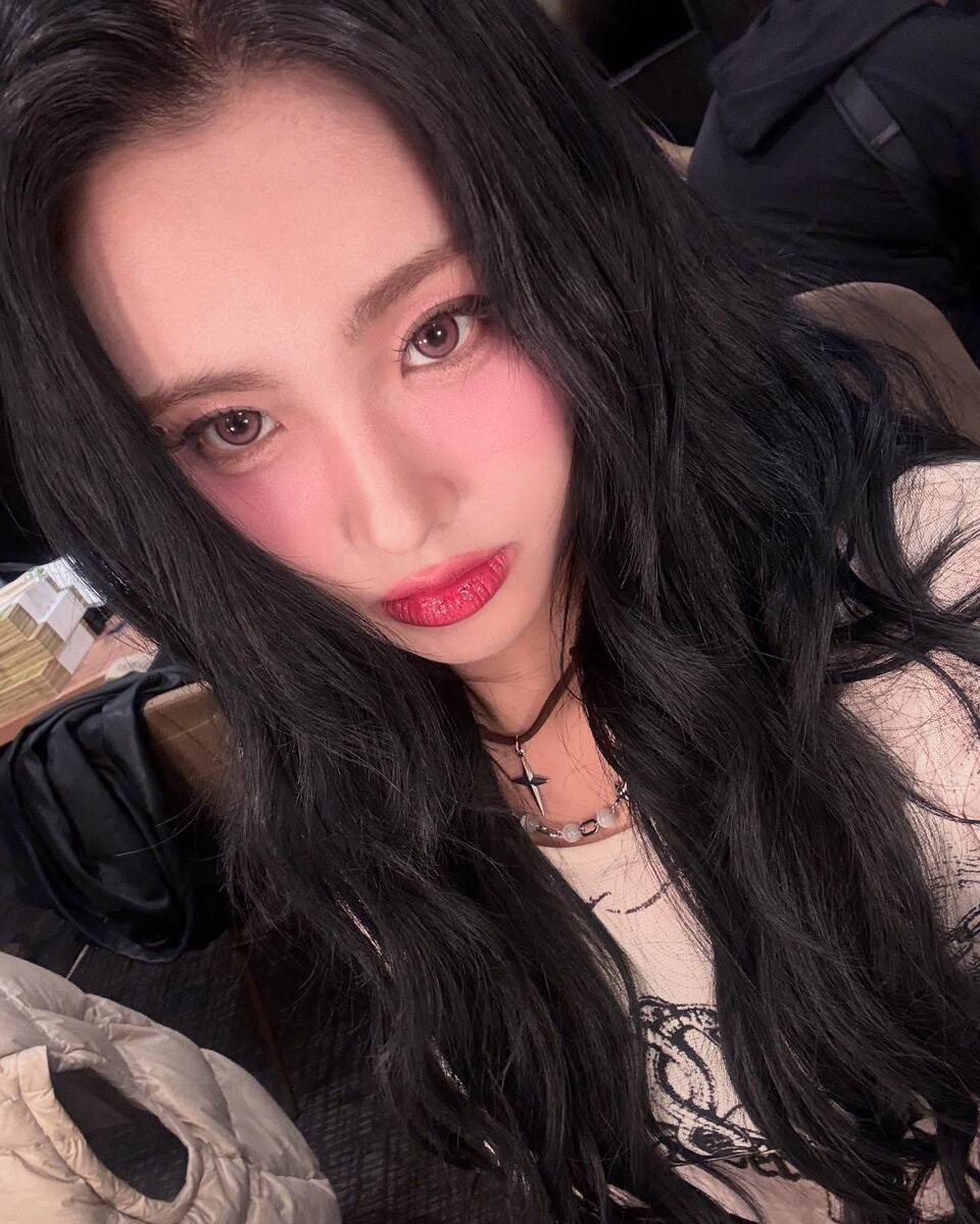 фото из официального аккаунта Everglow в соцсетях