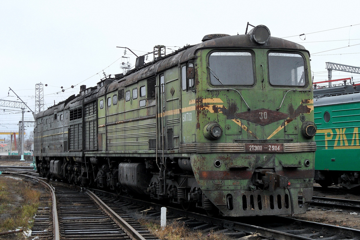 Сзади - 2ТЭ10В-3018