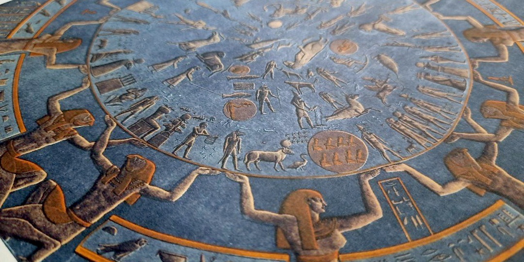 Атлас «Историческая картография Армении» Затика Ханзадяна содержит не только карты земель и исторические справки, но и изображения других