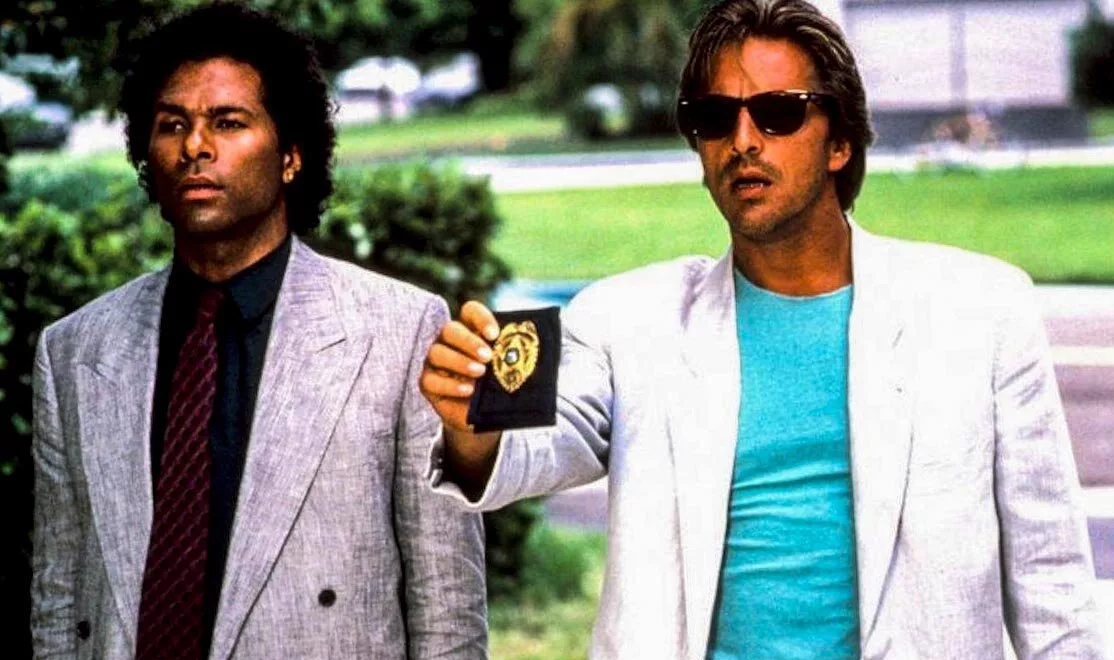 Главные герои сериала: Филип Майкл Томас в роли Рико Таббса (слева) и Дон Джонсон в роли Сонни Крокетта 