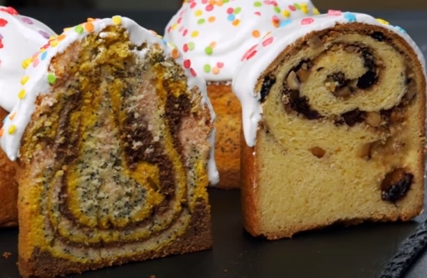 Выпекать куличи 45 минут при температуре 180°C до сухой лучины.
