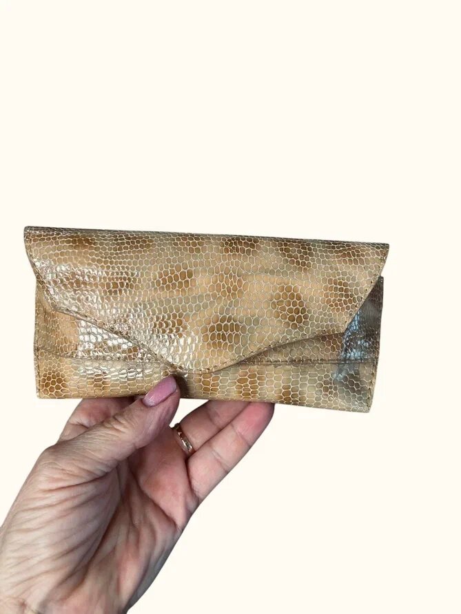 Кожаные футляры для очков. Ателье Ирины Берзиной. Смотри галерею.