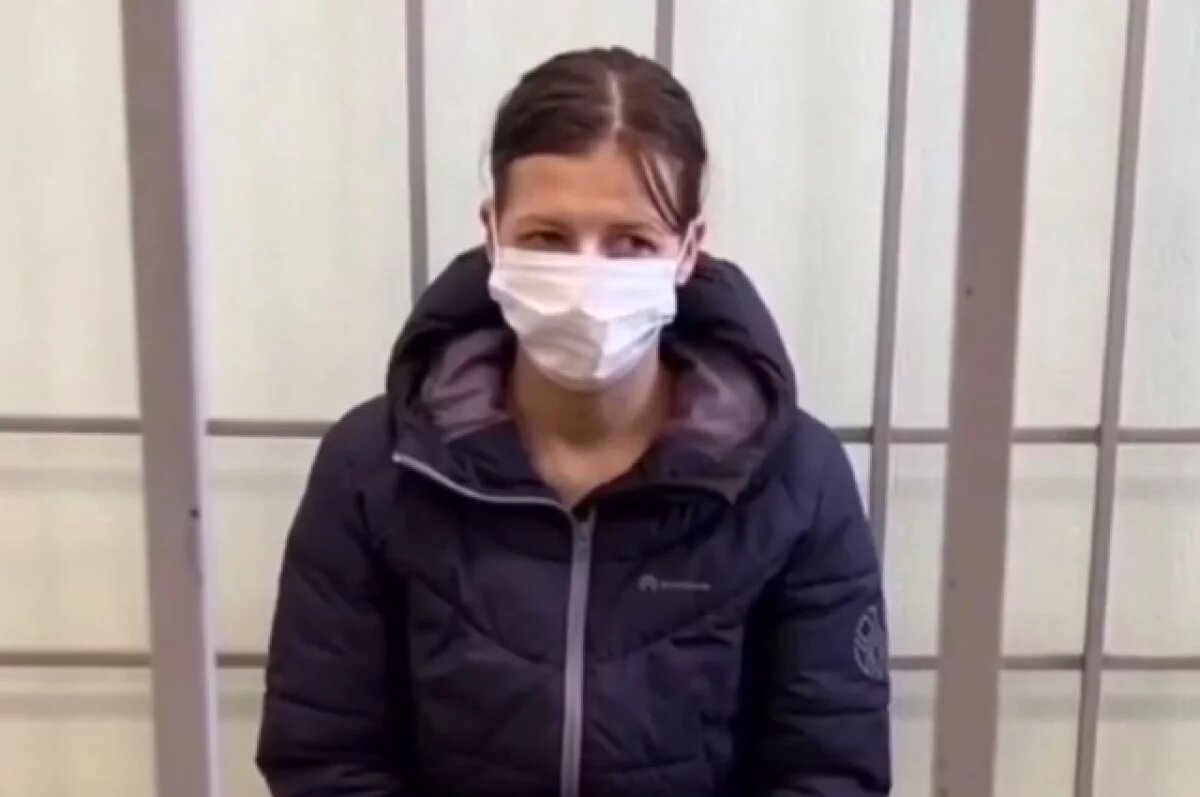    В СК рассказали о неадекватном поведении на допросе зарубившей детей матери