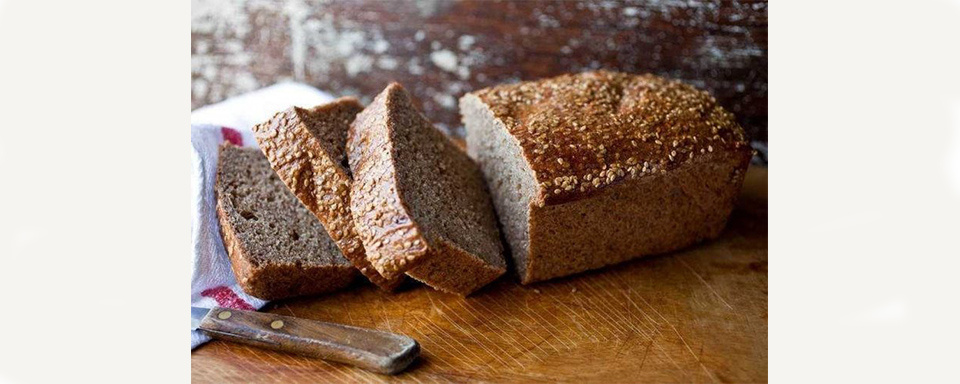 Льняной хлеб отличается низким содержанием углеводов, что делает его подходящим для людей, следящих за фигурой. 