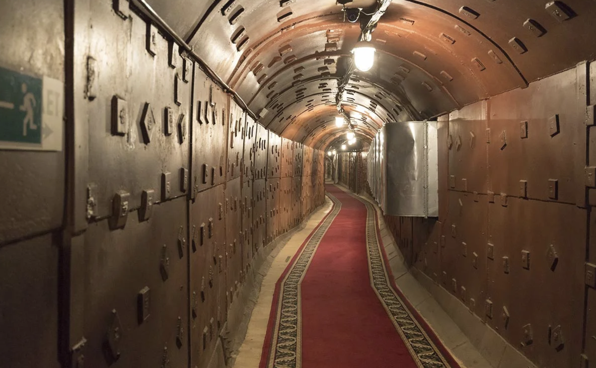 Бункер-42, бывший советский секретный военный объект, Москва