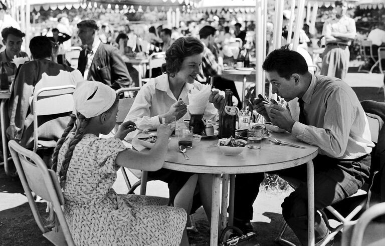 СССР, кафе-мороженое, 1970-е. Источник фото: ria.ru