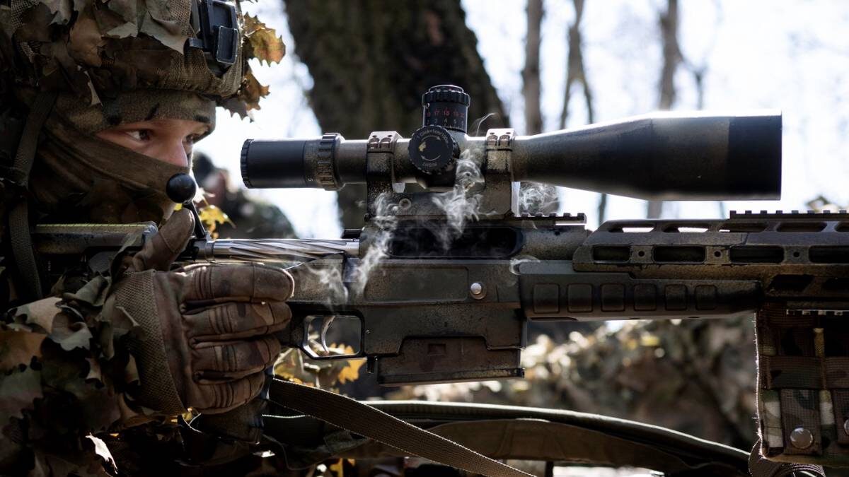    Снайпер группировки войск «Север» ВС РФ на занятиях по огневой подготовке / Фото: Сергей Бобылев / РИА НОВОСТИ