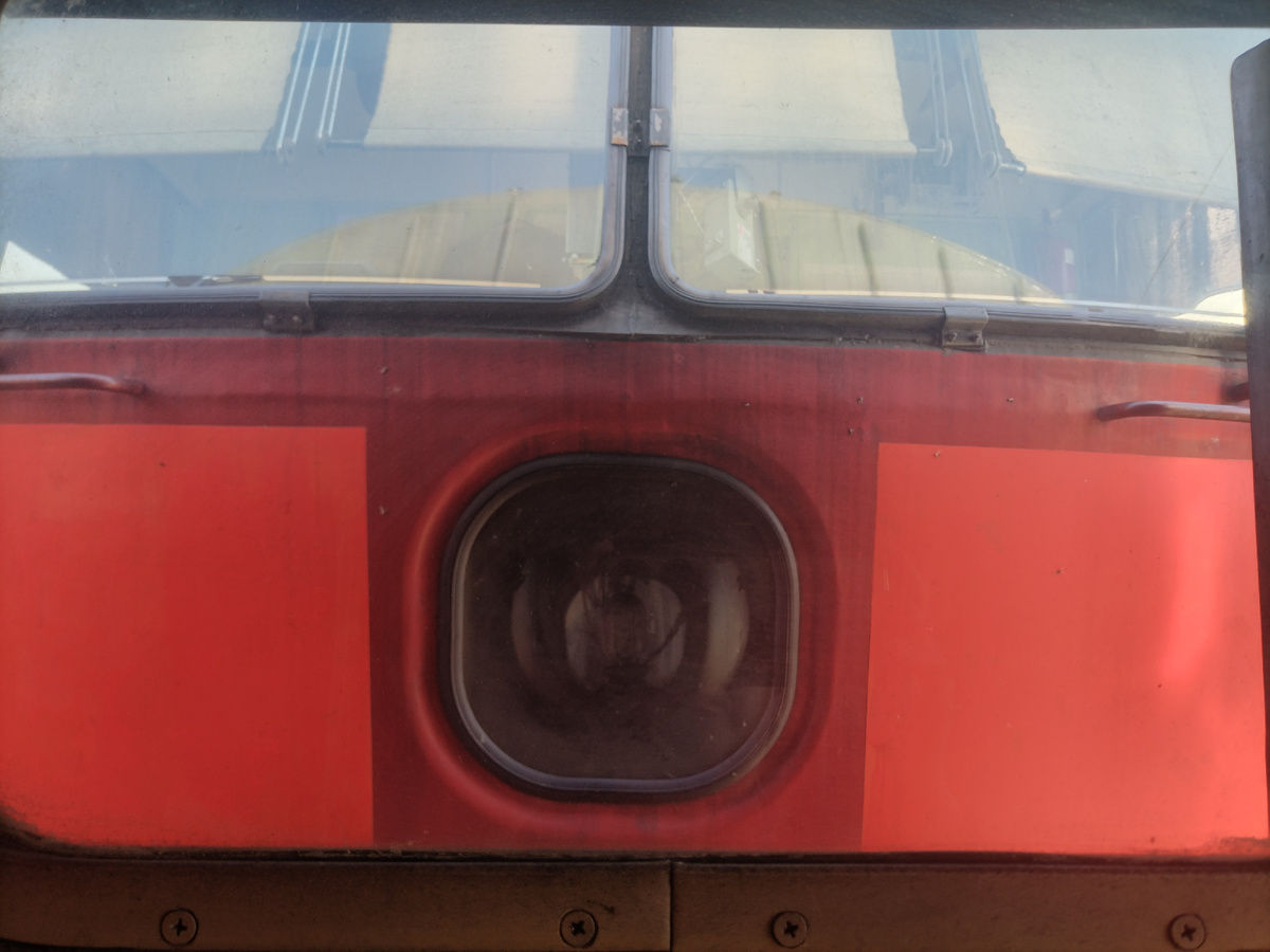 Вид из окна первого вагона от локомотива) 