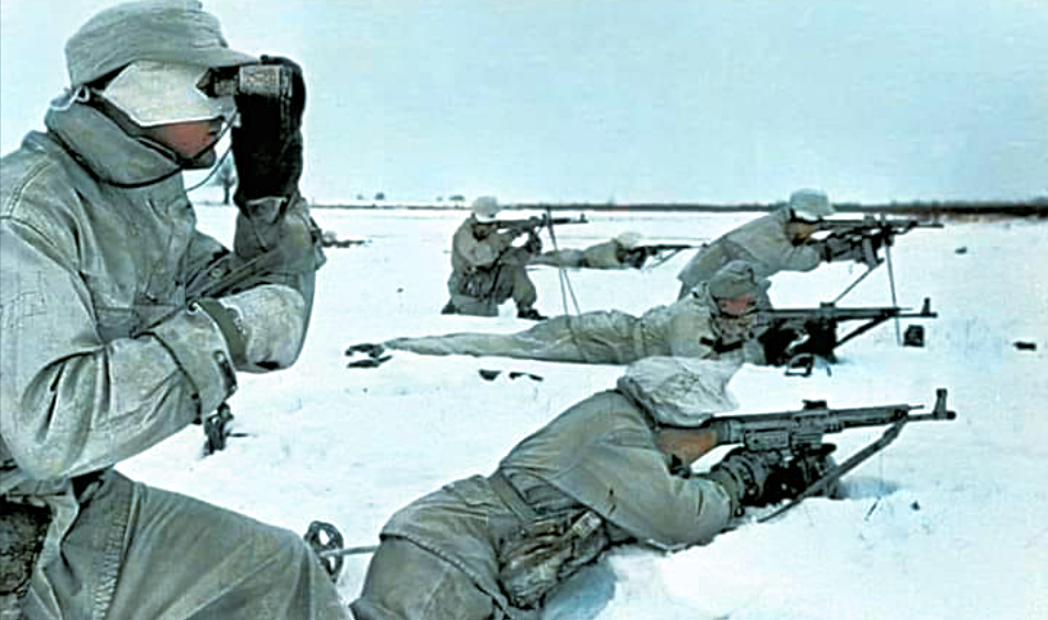 Бойцы 1-й лыжно-егерской дивизии с винтовками StG 44. Украина, февраль 1944 г.