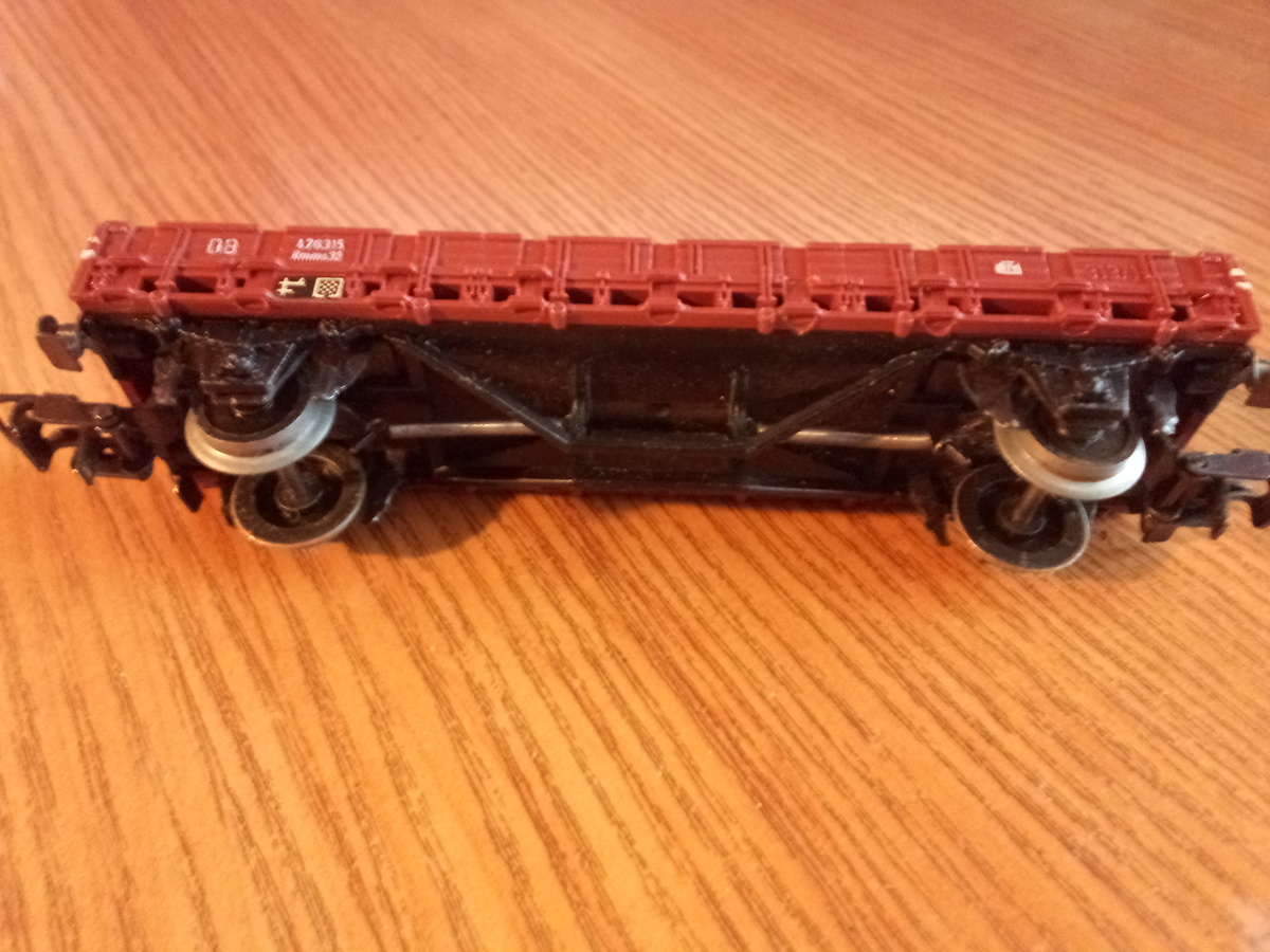 Платформа фирты Marklin с не изолированными колпарам. 