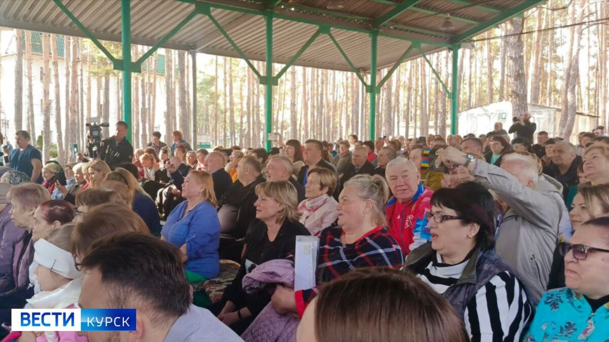     Многоголосье, живой звук и интерактив со зрителями в Курске