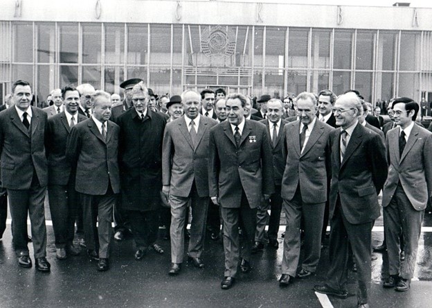 Странные уходы из жизни и странные диагнозы стоявших на пути Андропова к власти часть I