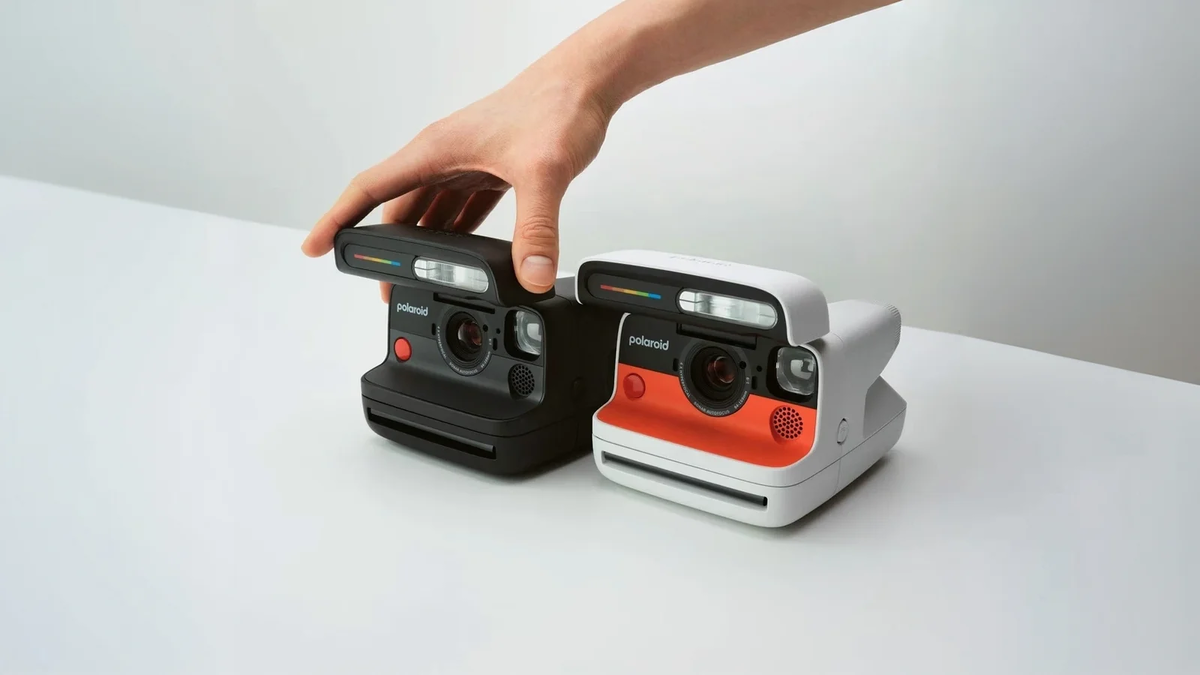 Polaroid Flip. Внешне — как подарок от папы с чердака. Внутри — как ассистент фотографа с высшим образованием