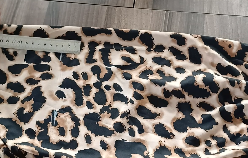 Прибавляем 3 см на шов.