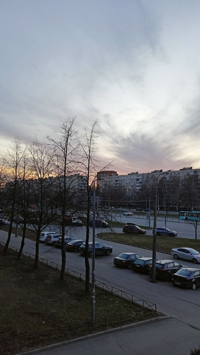 Фото автора. 20.30. СПб.Та же туча но чуть сместилась 