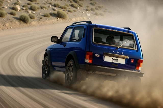 Внутри Lada Niva Sport — 1,6-литровый двигатель от Granta Sport мощностью 122 л. с., с модернизированной системой впуска и выпуска, спортивными распредвалами и обновленной прошивкой контроллера.