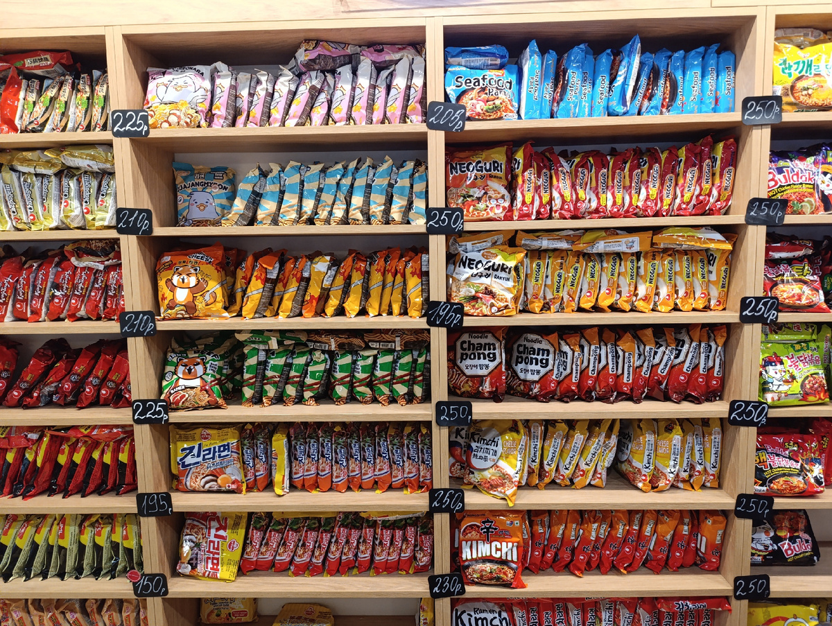 Лапша, лапша и снова лапша.