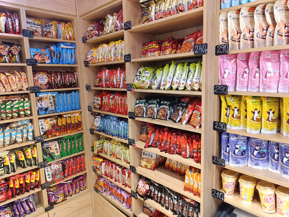 И еще немного лапши.