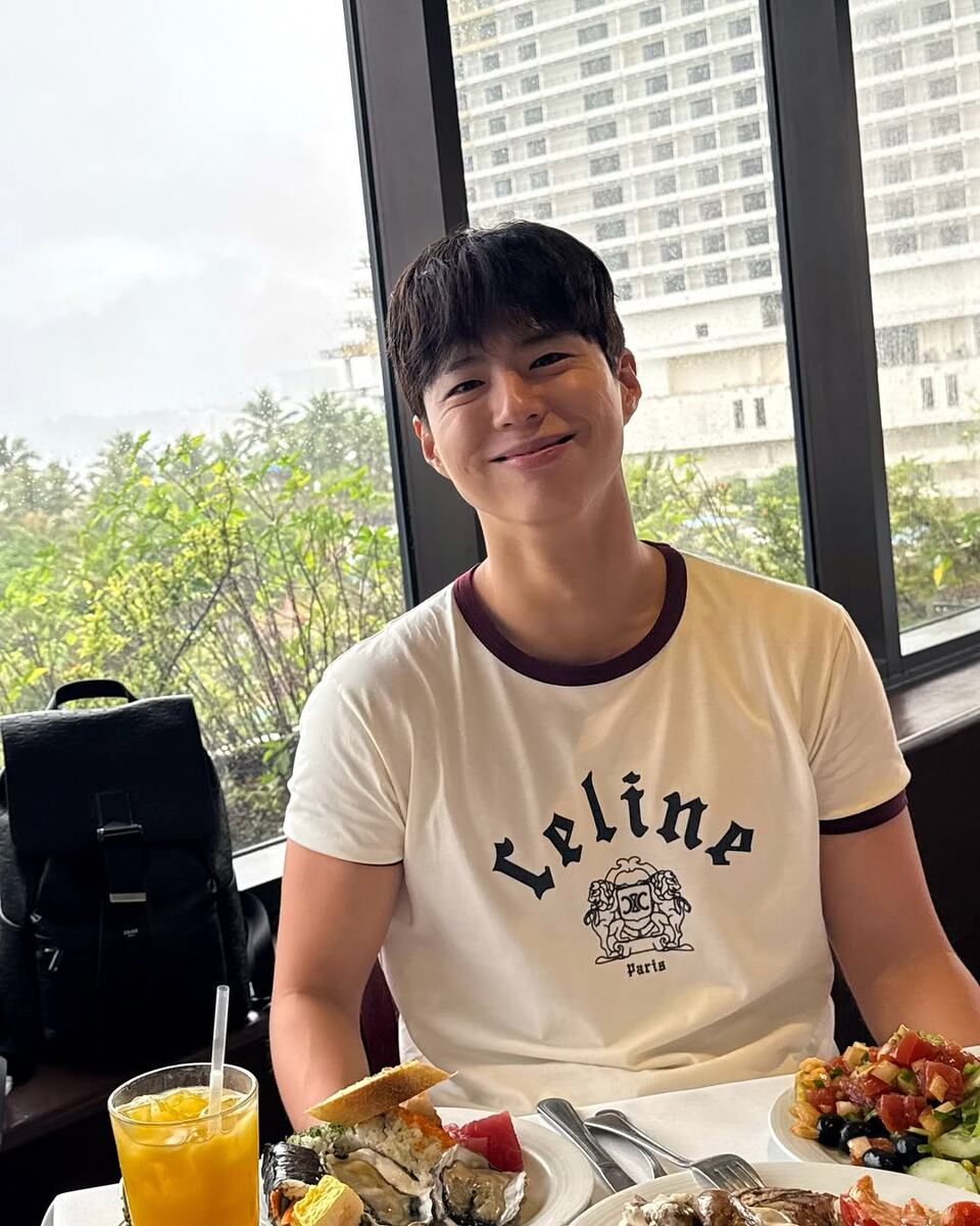    Пак Бо ГомСоцсети