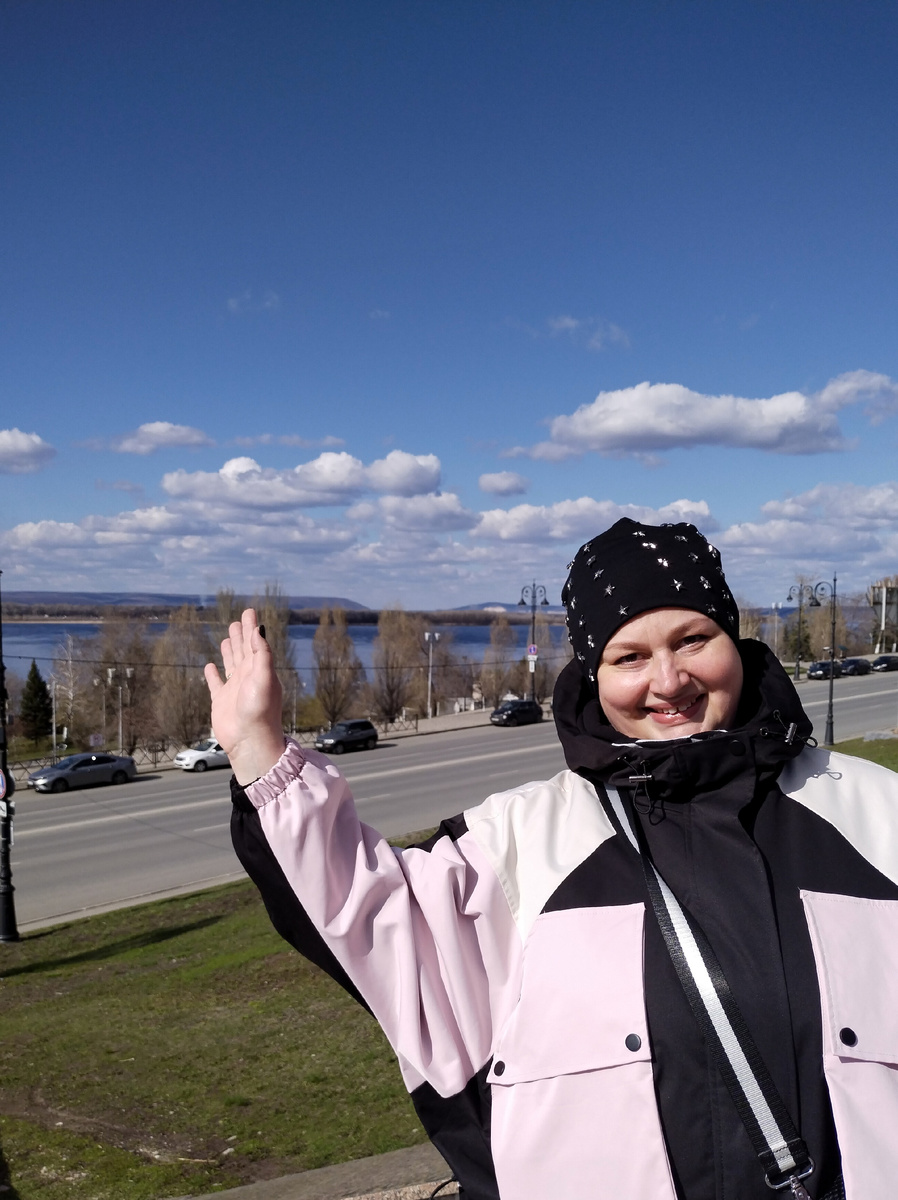 Это было в понедельник. Даша сразу спросила, купаются ли в Волге. :)