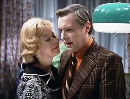 Кадр из фильма "Служебный роман" режиссера Э.Рязанова (1977)