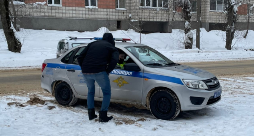 Водителей с многолетним стажем заставят пересдавать права в апреле 2025? Разбираемся, что за штраф в 30 000 рублей и как не попасть впросак