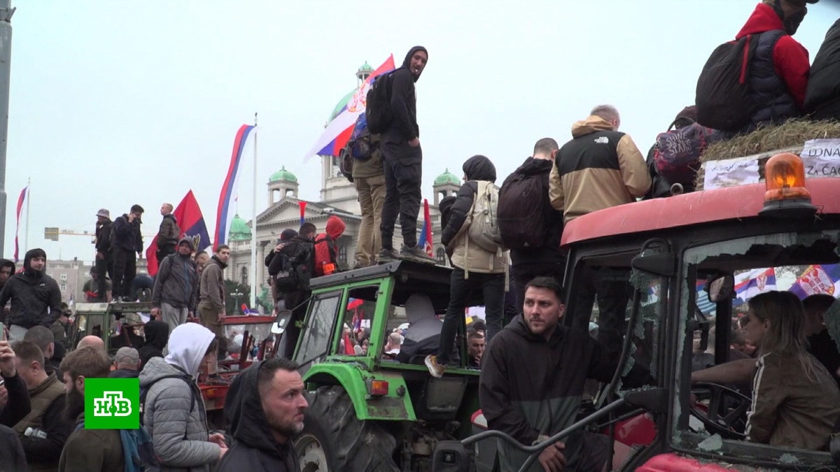    Власти Сербии назвали массовые протесты в Белграде цветной революцией