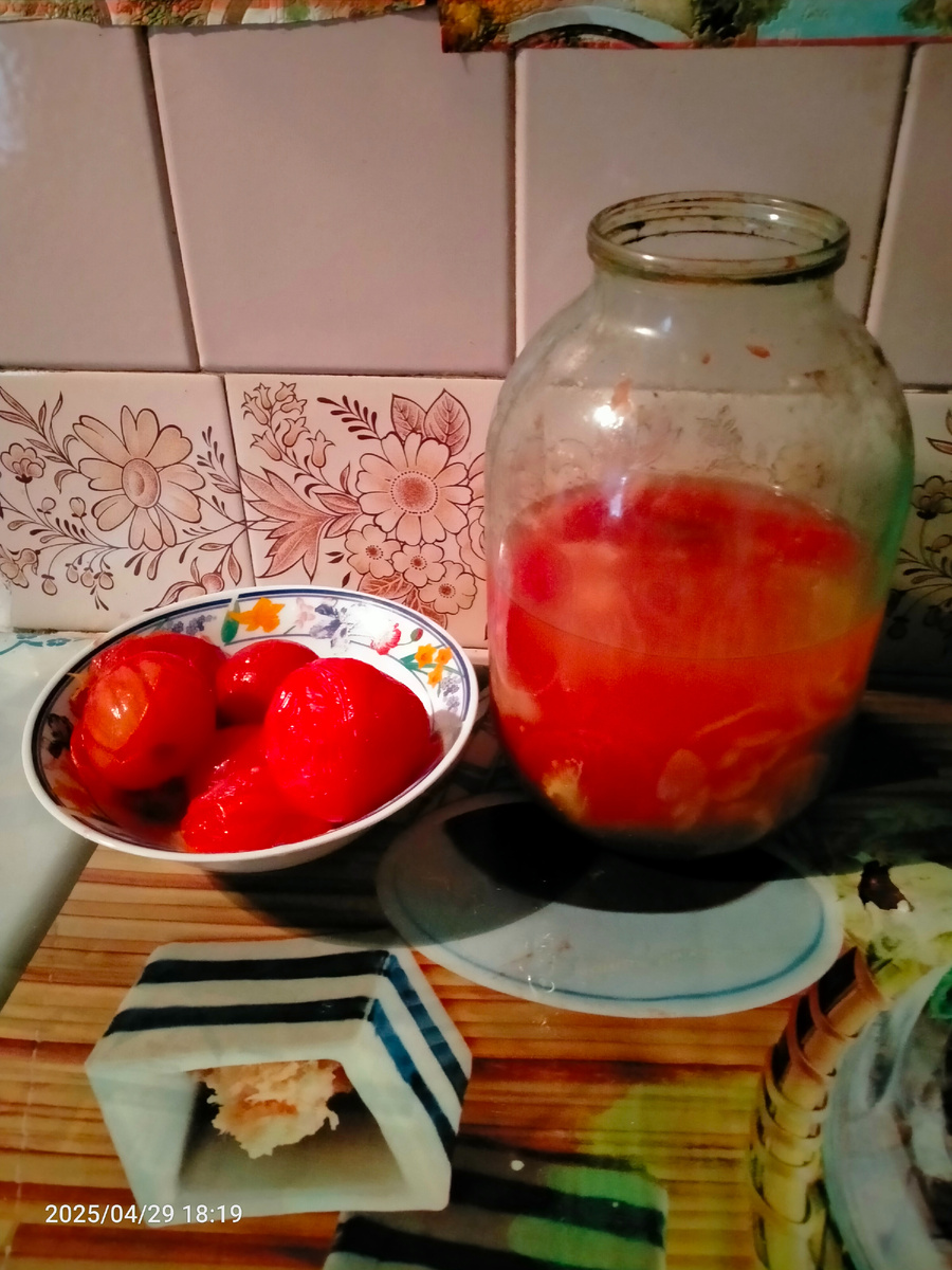 Помидоры в желатине. Фотография автора 