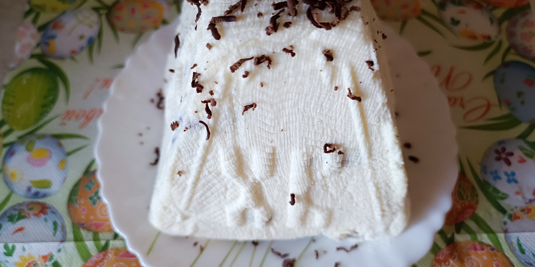 Пасха с изюмом и сгущённым молоком