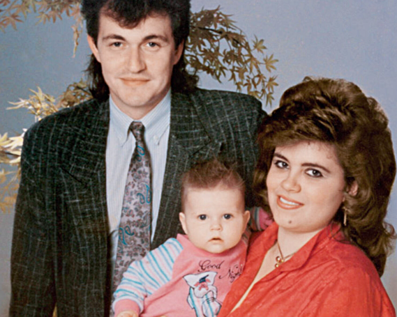 Дмитрий с первой женой и дочкой