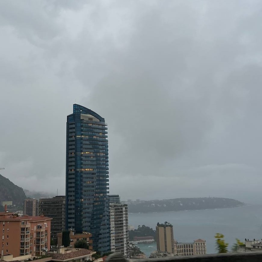 Монако в этот раз сняла только через стекло авто